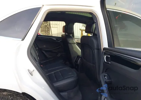 2016 Porsche Macan Turbo z USA, uszkodzony, nr VIN WP1AF2A54GLB94354